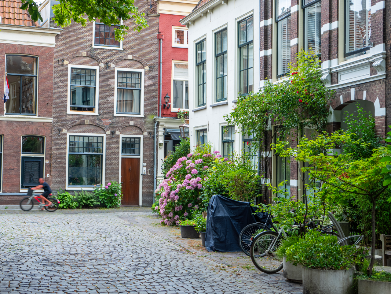 road in Leiden with bicycles