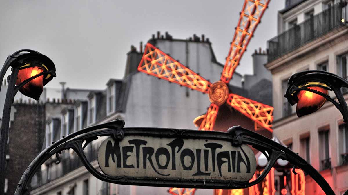 Paris Metro Moulin Rouge