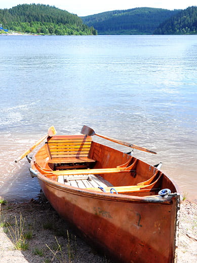 Canoe ashore at Lake Titisee