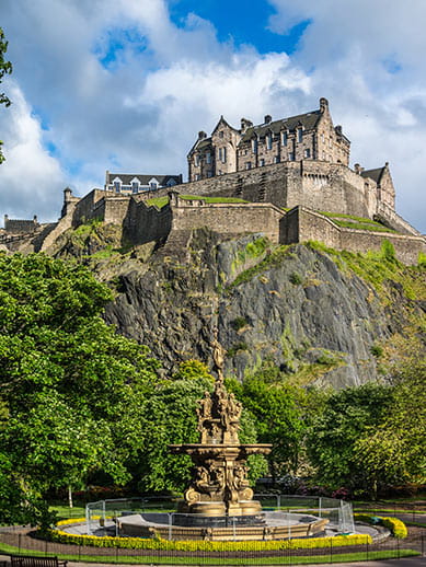 Zamek Edinburgh w Szkocji