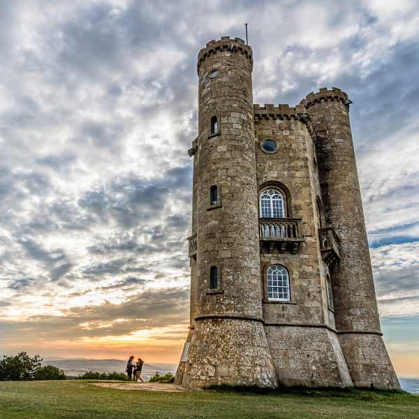 Broadway Tower i Cotswold Edge.
