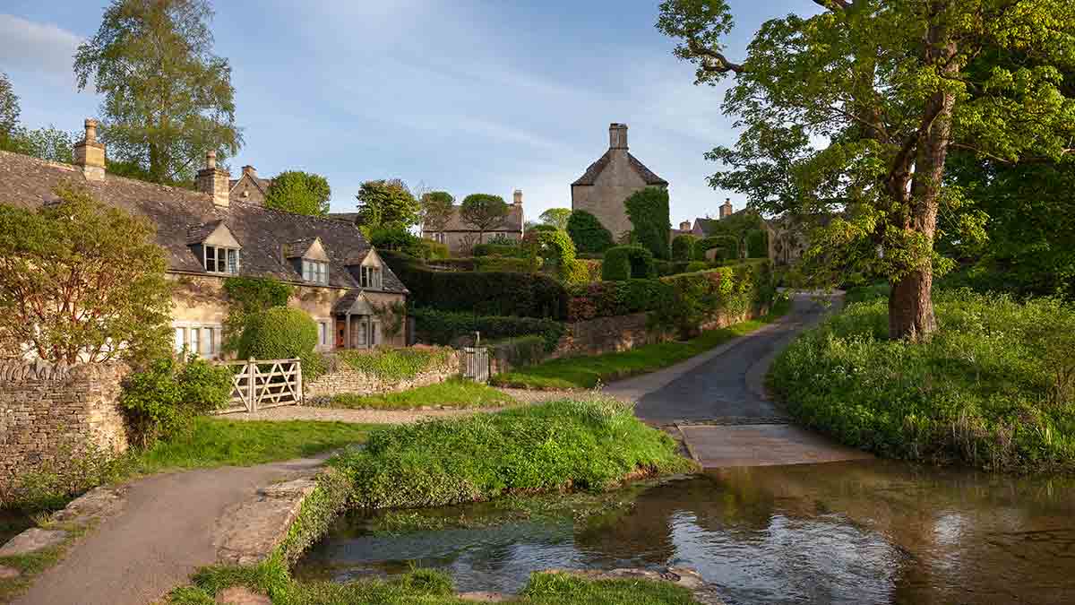 Dorf in den Cotswolds in England