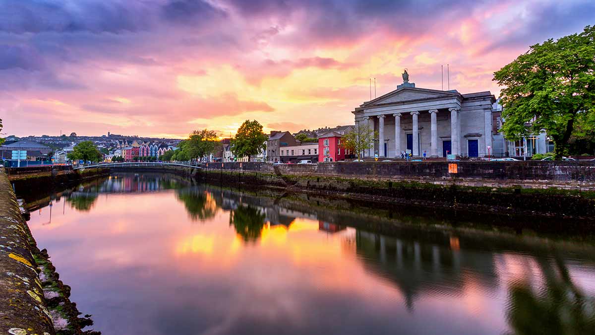 Coucher de soleil dans le centre-ville de Cork
