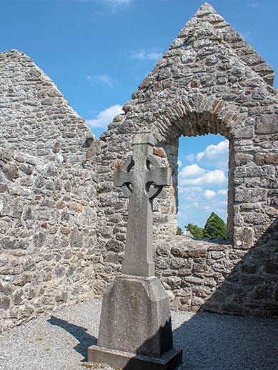 Ruinen einer alten Kirche in Irland