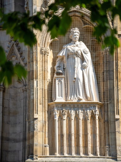Statue of queen at York Minster cathedral