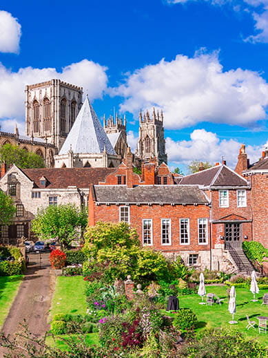 York-Kathedrale in England. P&O Ferries Mini-Kreuzfahrt.