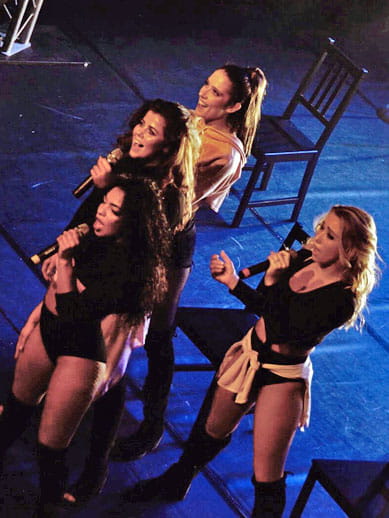 Girl Power Mini Cruise dancers