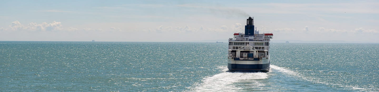 Travel to France by ferry or Eurotunnel
